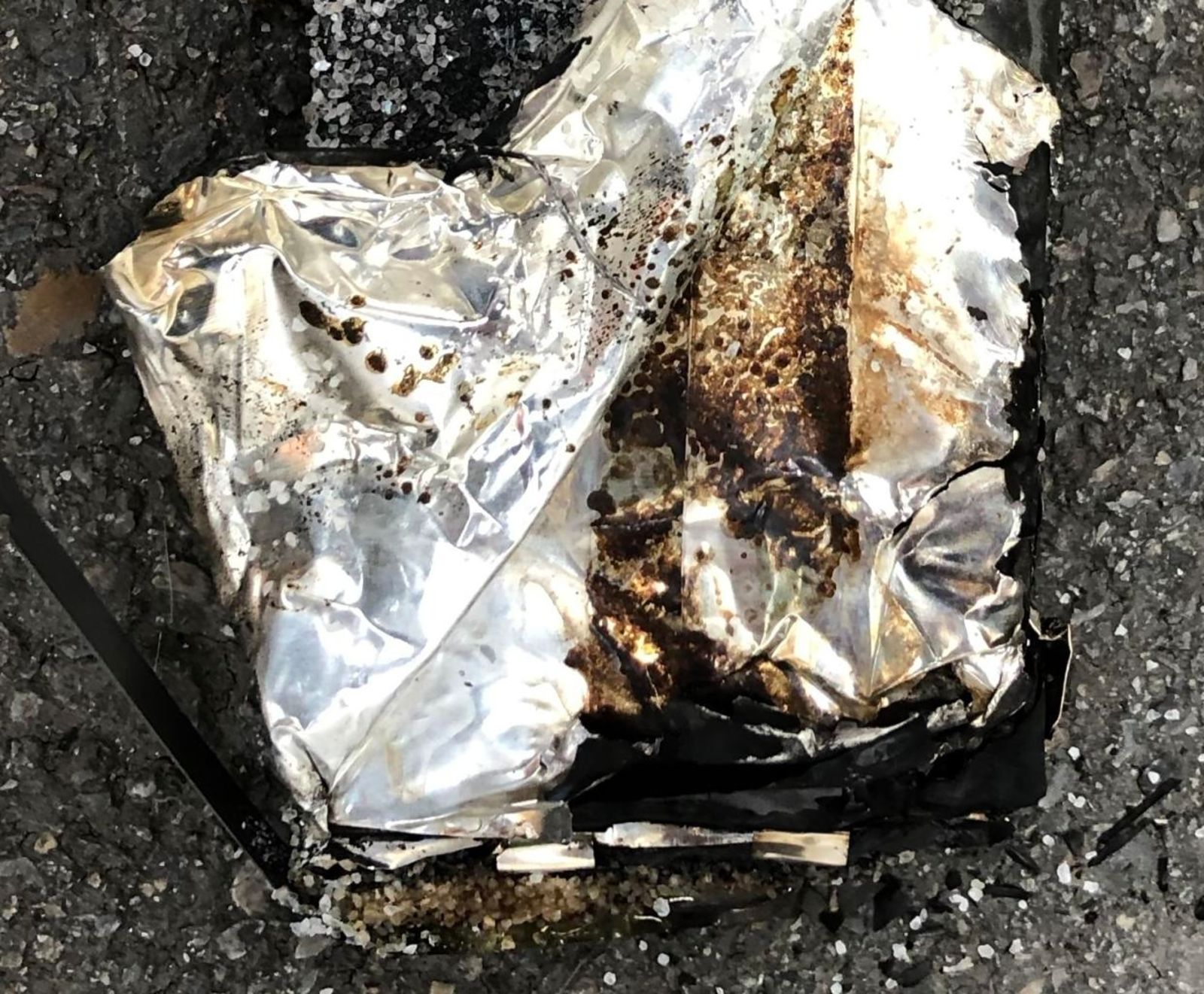 欧洲发生两起iPhone电池爆炸,致1人受伤